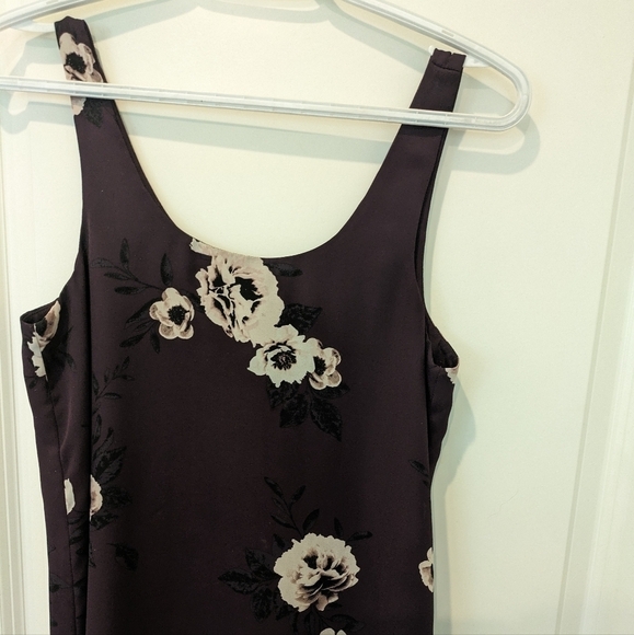 Set of  2 Reitmans floral blouses - Picture 6 of 11